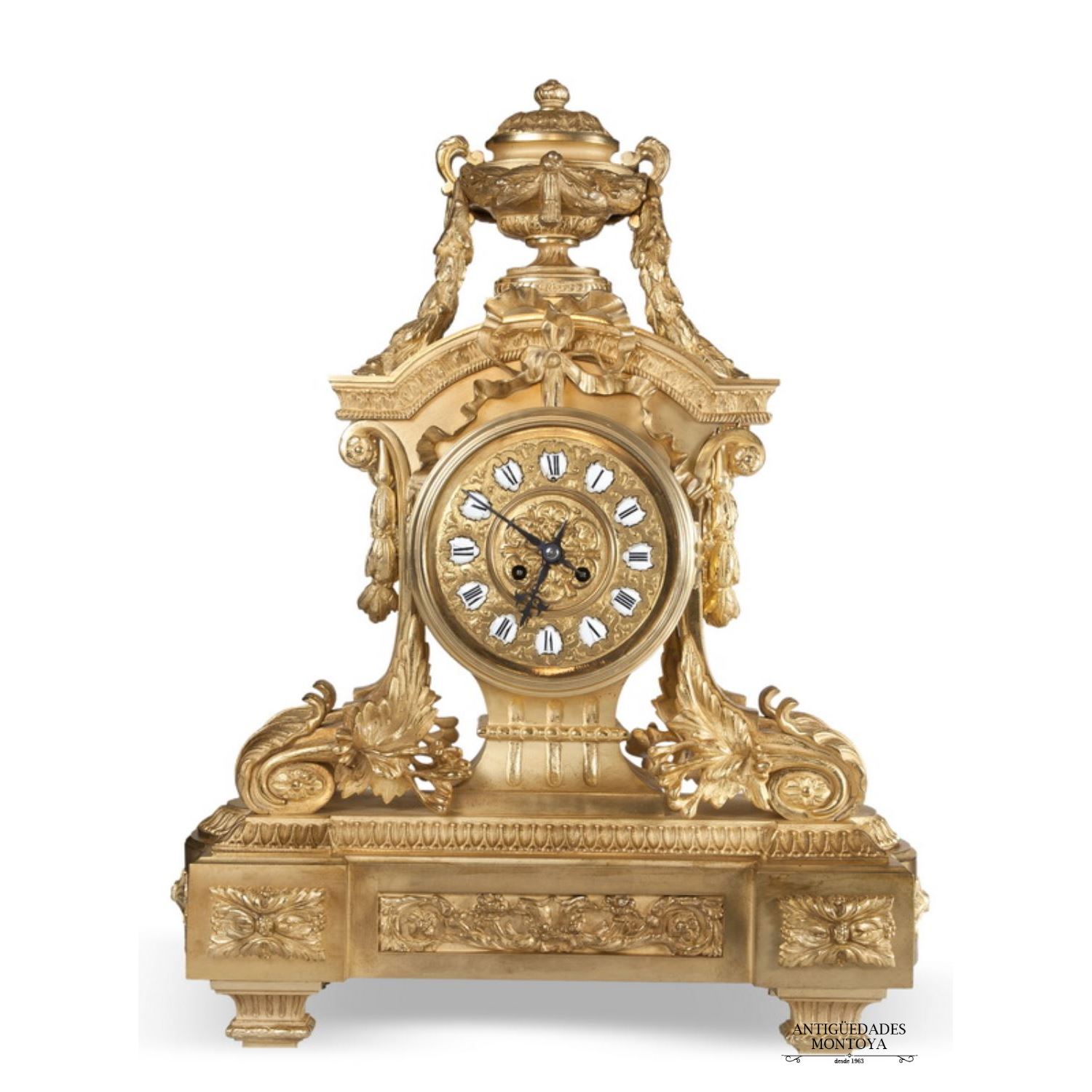 Reloj de sobremesa, estilo Luis XVI, S. XIX.