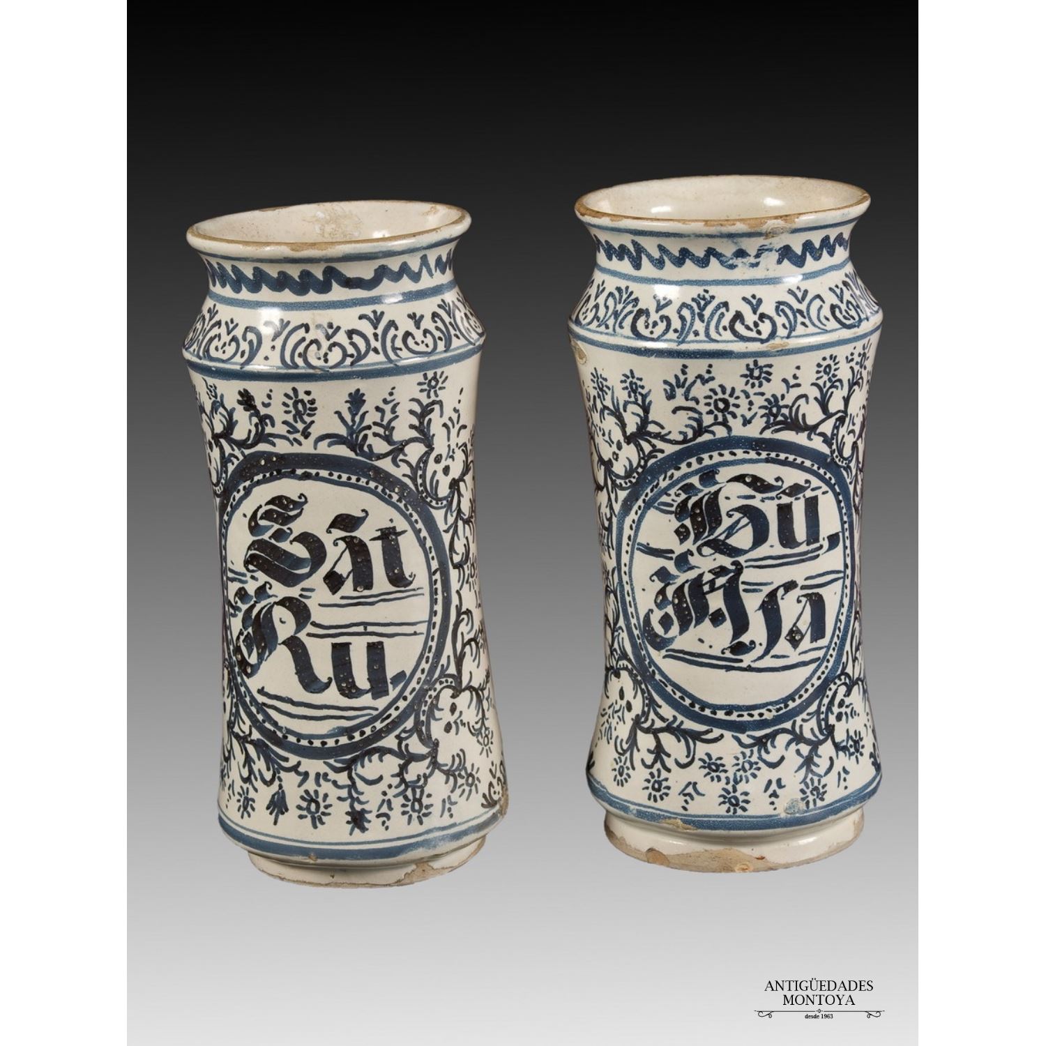 Pareja de albarelos en cerámica, S. XVIII.