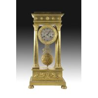 Reloj de columnas estilo Imperio, Francia, S. XIX. · Ref.: AM0002600