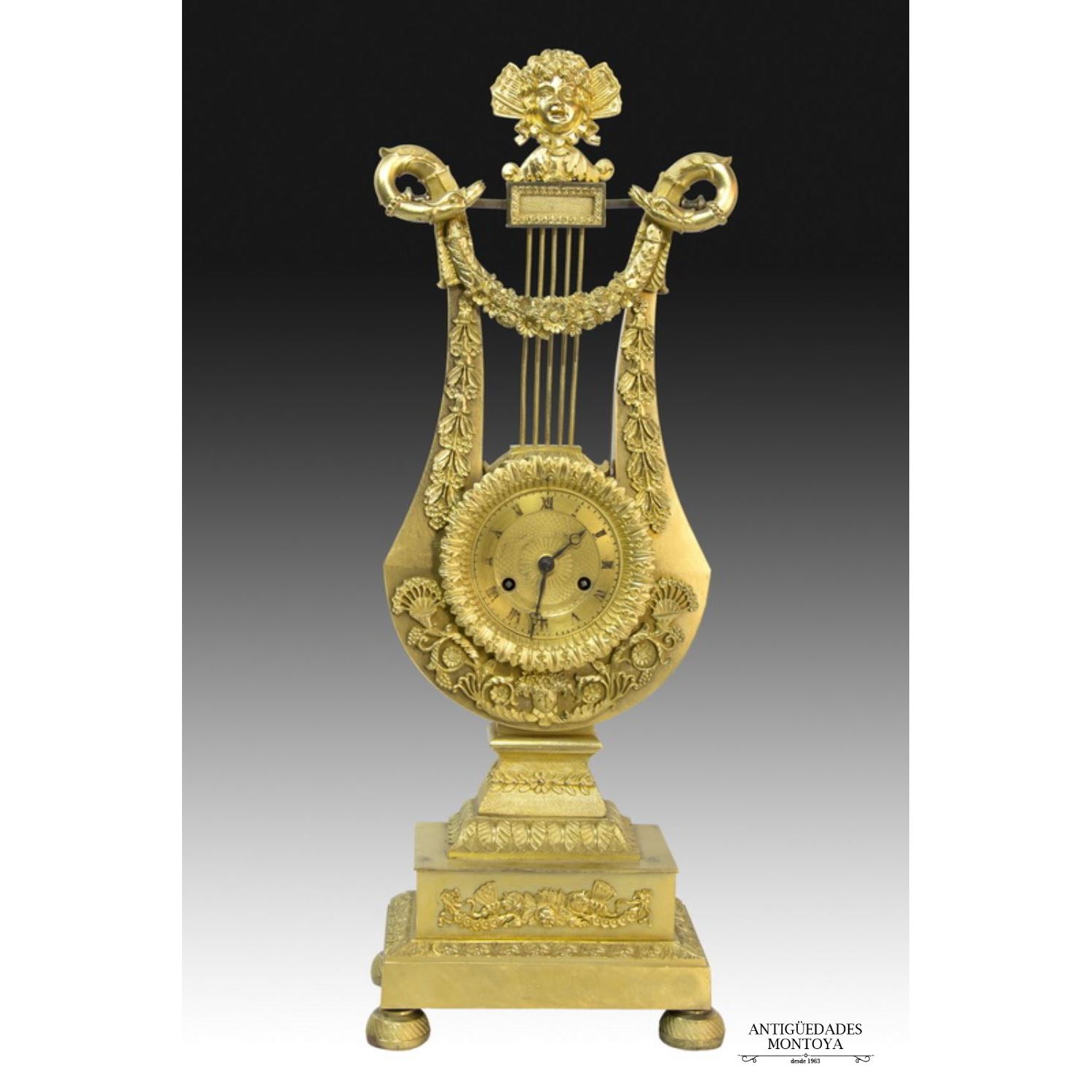 Clock of lyre, S. XVIII.