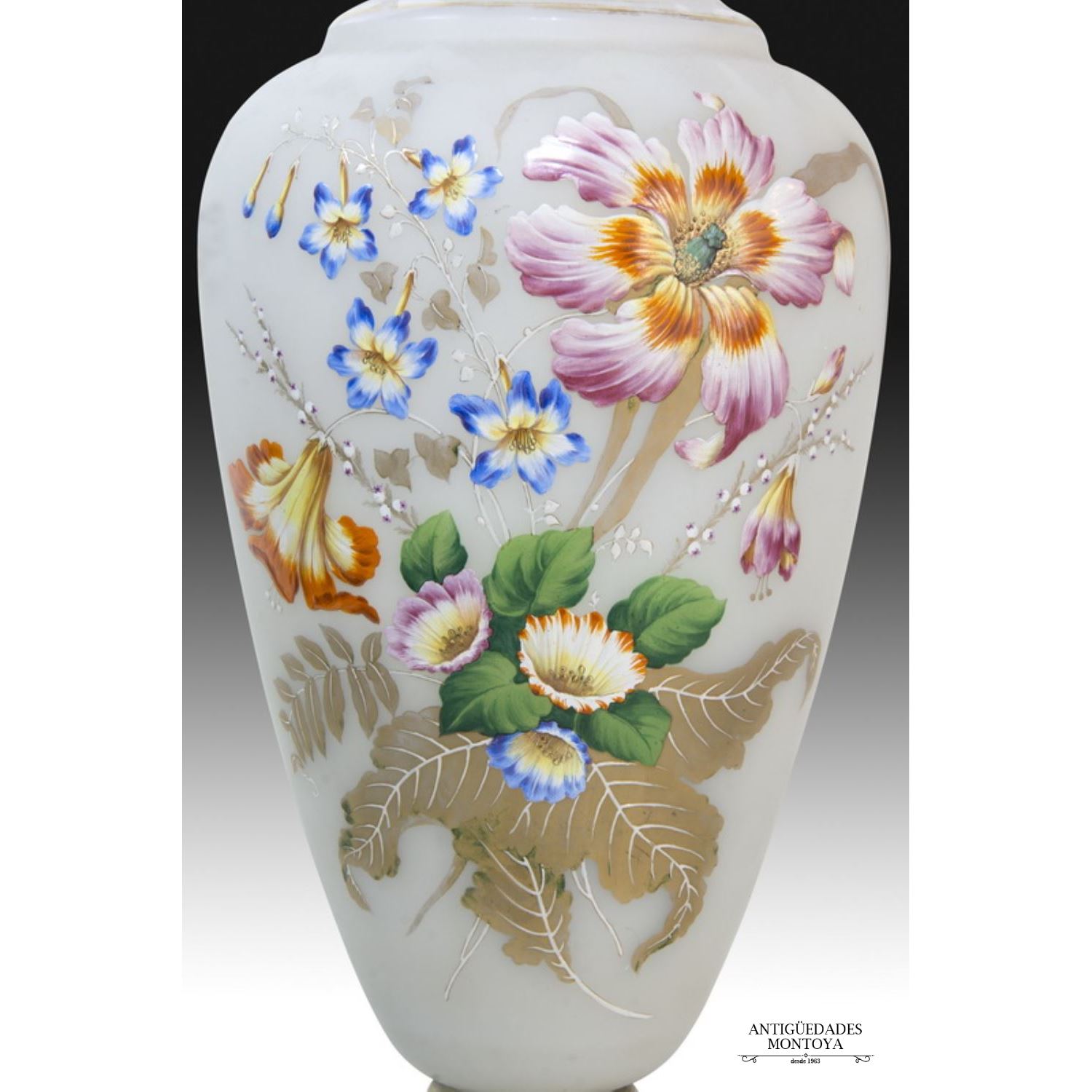 Vase in opalina, S. XIX.