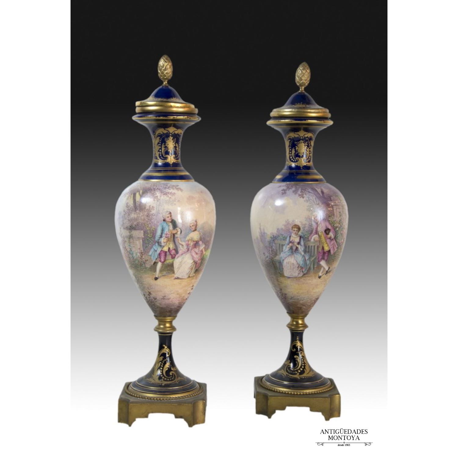 Pair of vases from Sèvres, circa 1756.